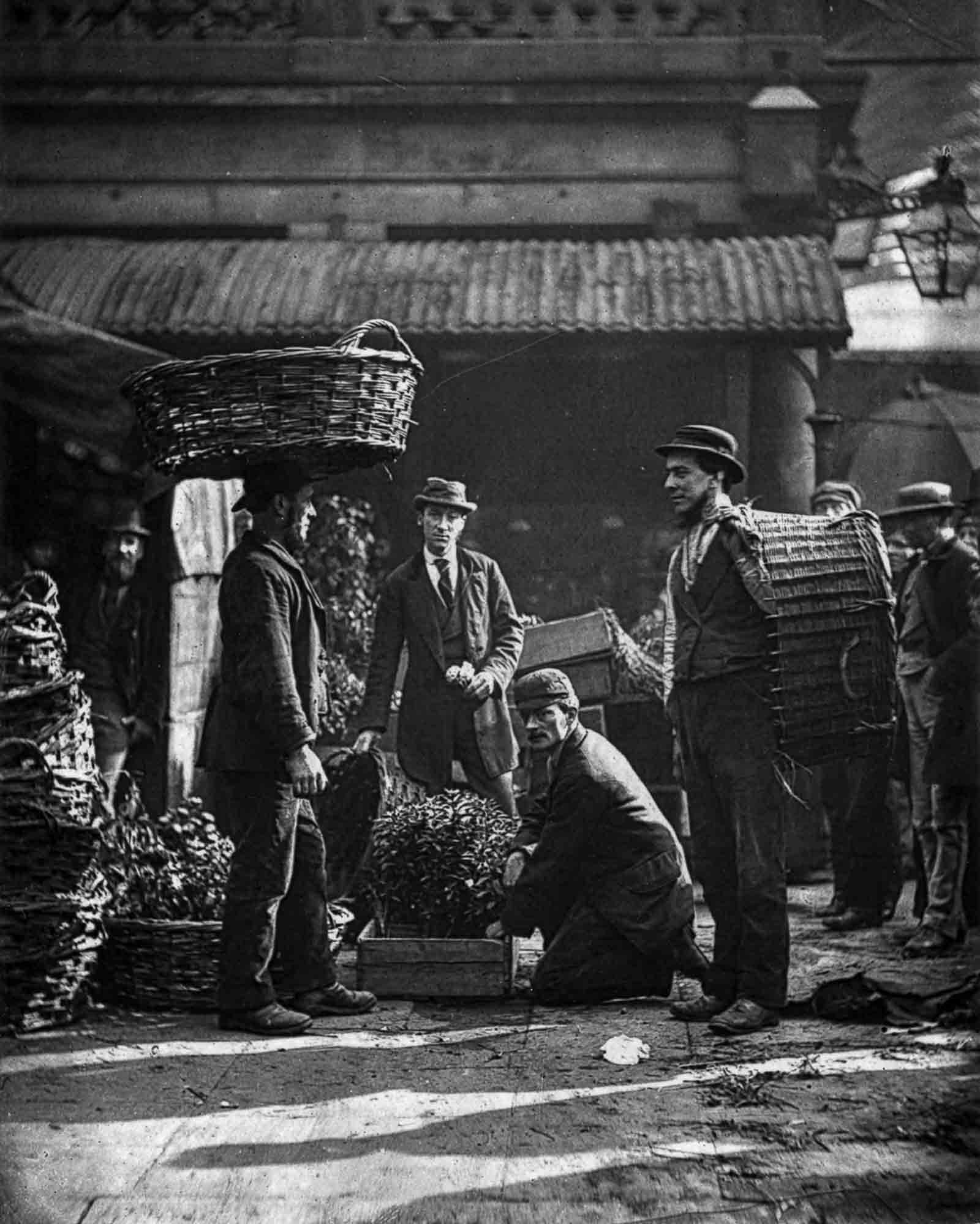 Street life of Victorian London in Rare Historical Photographs, 1873-1877