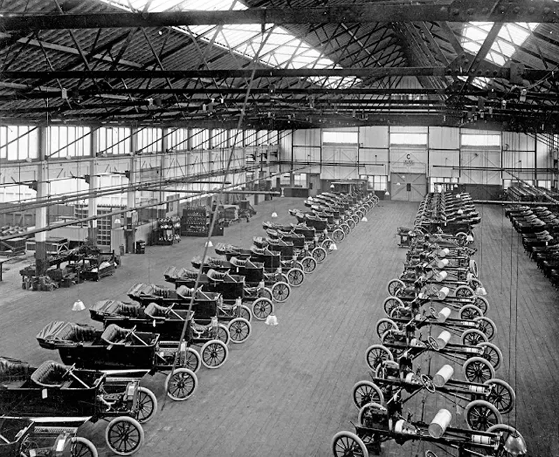 Amazing Vintage Photos Show the Ford Assembly Lines Mass-Producing Model T Cars, 1910s-1920s